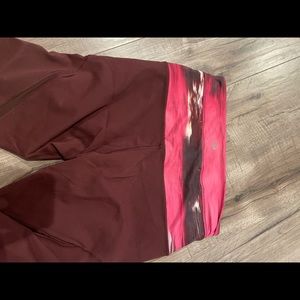 LULULEMON CROPPED LEGGINGS WITG MESH DETAIL